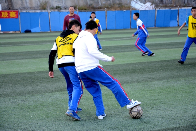 米勒压哨绝杀黄蜂险胜活塞 火箭大胜马刺27分